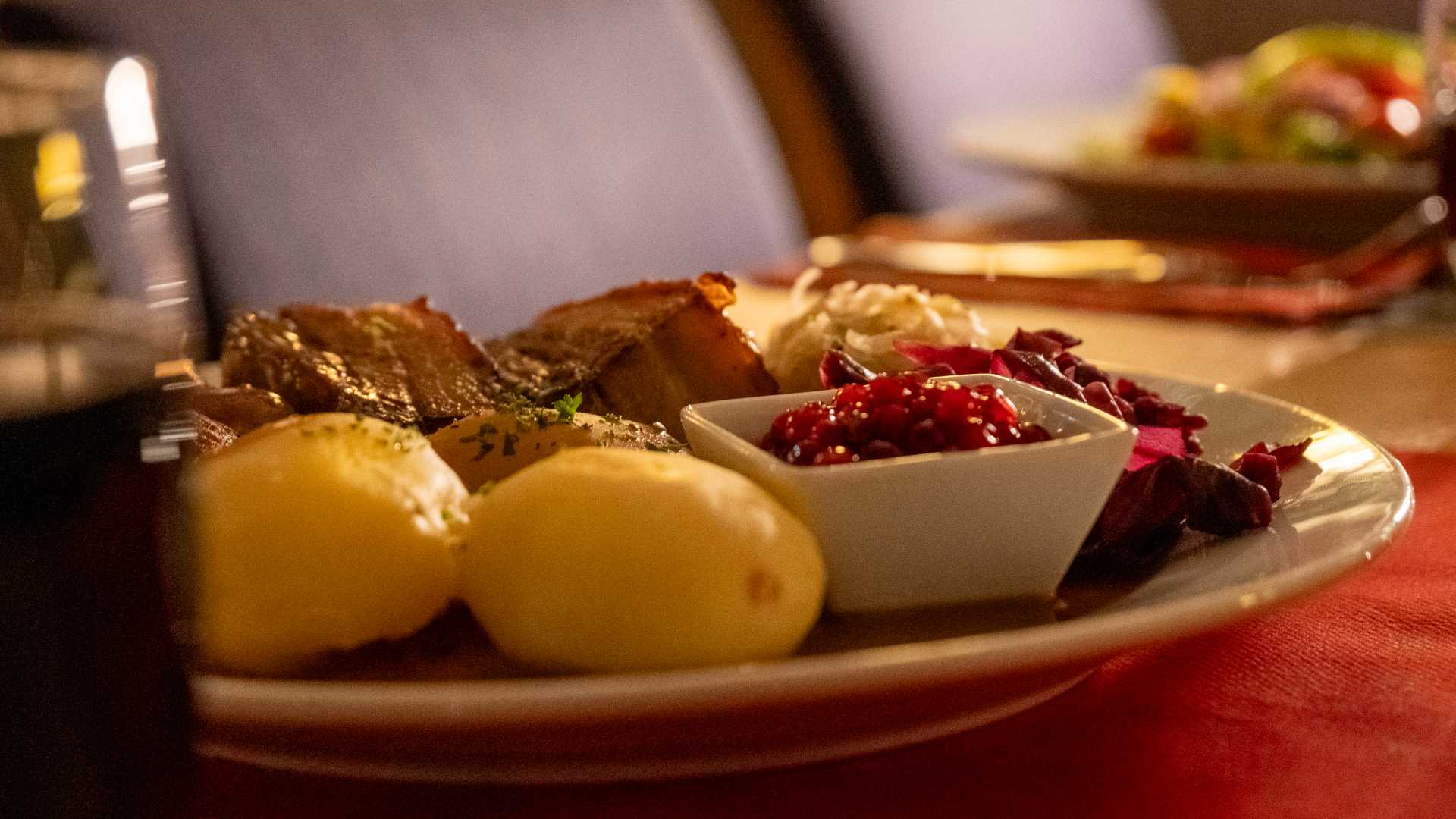 Featured image for “Julemeny på Austbø Hotell”