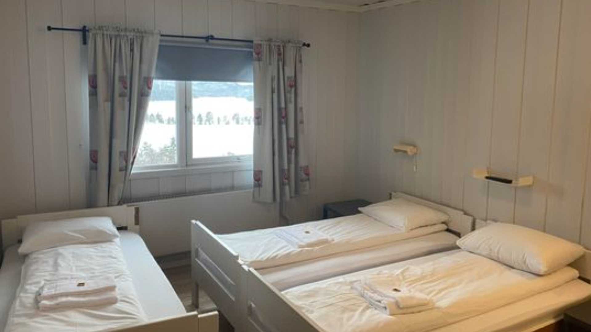 Featured image for “Dobbeltrom med felles bad”