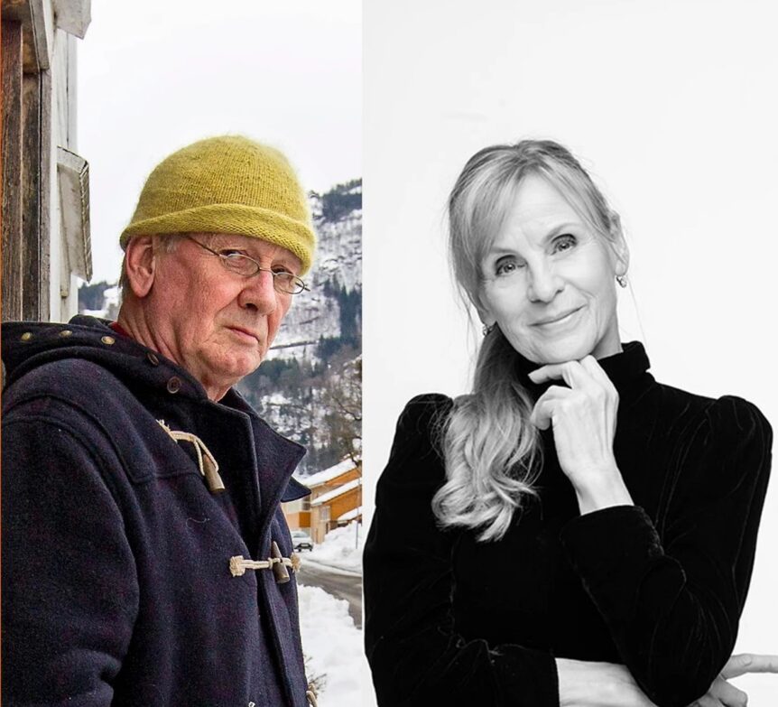 To personer, en eldre mann med gul lue og en kvinne i sort genser, begge smilende, vinterlandskap i bakgrunnen.