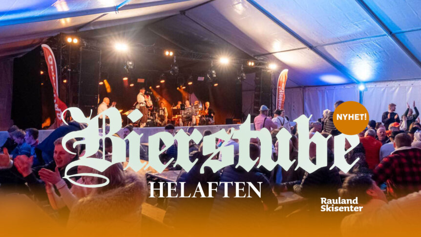 Folk nyter livemusikk på Bierstube kvelden, Rauland skisenter. Stemningsfullt og sosialt arrangement.