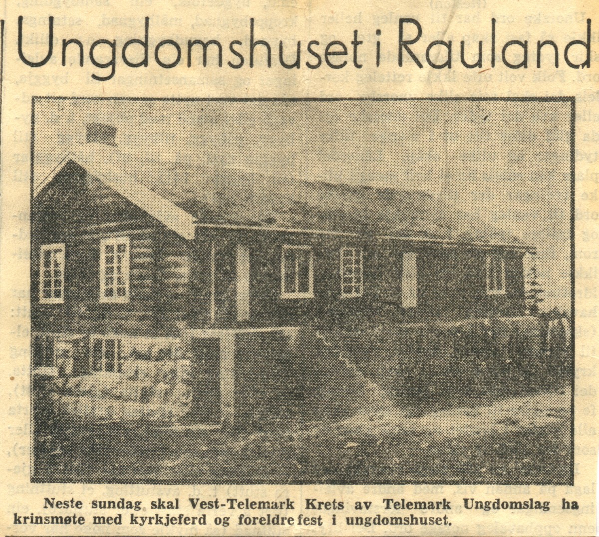 Sort-hvitt bilde av ungdomshuset i Rauland med tekst om kommende arrangement.