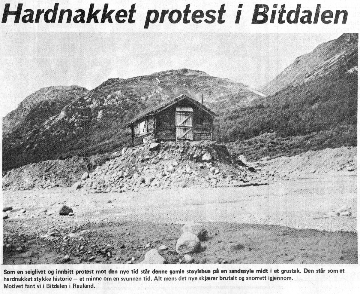 Gammel støylsbue i Bitdalen, som står mot tidens tann, omgitt av steinete landskap i Rauland, Norge.
