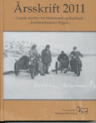 Bokomslag av Årsskrift 2011 med historisk bilde av mennesker med hest og kjerre i snølandskap i Mæsvann og Ravland.