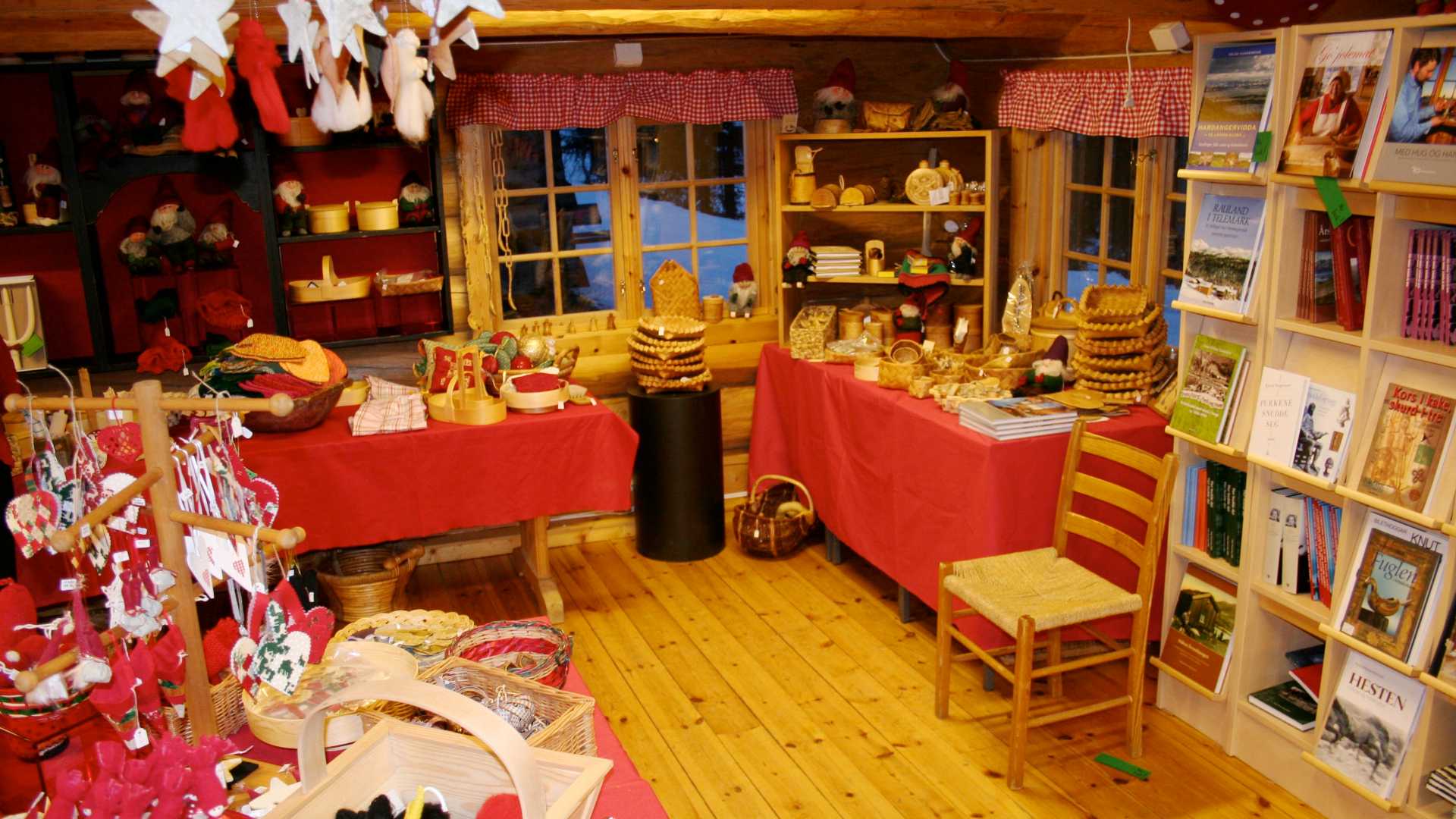Featured image for “Jolemarknad på Raulandsakademiet”