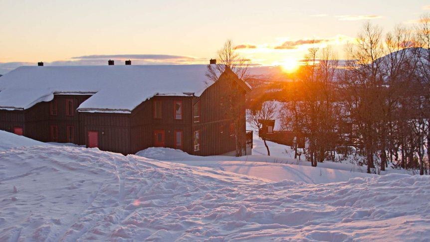 Rauland Høgfjellshotell i solnedgang (Foto: Danny Seterdal)