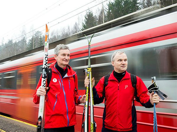 Skiturister, NSB. Foto: DNT