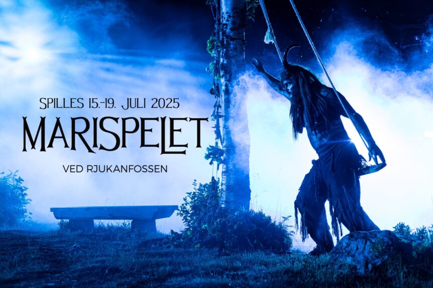 Skuespiller i dramatisk scene fra Marispelet ved Rjukanfossen, 15.-19. juli 2025. Magisk atmosfære.